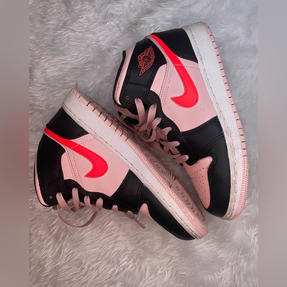 Nike Women's Black and Pink High-Top Sneakers